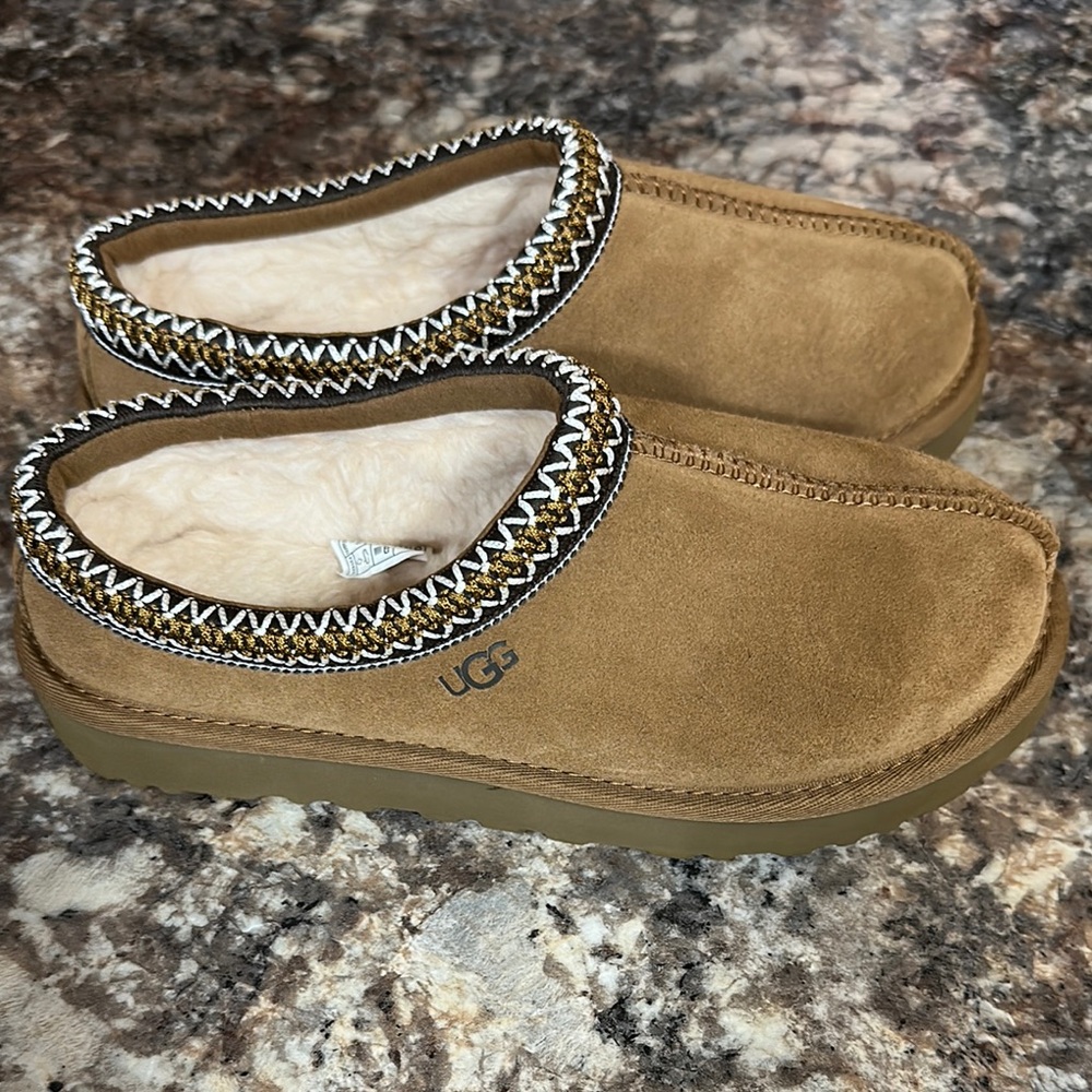 UGG Tasman